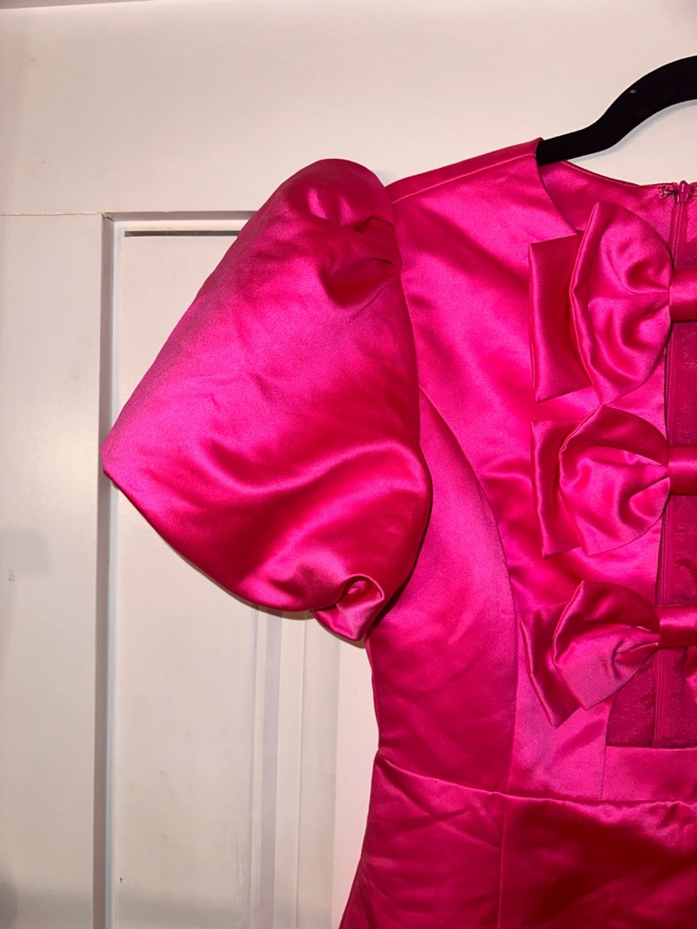 NWT Main Strip Size Medium Womens Hot Pink Puff Sleeve Bow-Accent Mini Dress - Picture 3 of 11